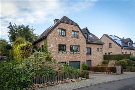 Doppelhaushälfte mit romantischem Wintergarten und traumhaften Obstgarten - 4700 Eupen, Belgien 