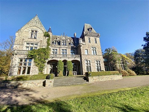 Geschichtsträchtiges „ SCHLOSS PELTZER“ : einzigartiger Baustil kombiniert mit edlem Ambiente als herrschaftlicher Wohnsitz, gehobener Hotelbetrieb oder Event Location in exzellenter geographischen Lage im Dreiländereck Belgiens  