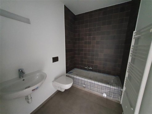 Modern Wohnen inkl.  Einbauküche im Herzen der Stadt Eupens. Optional: Tiefgaragenstellplatz im Nachbargebäude. 