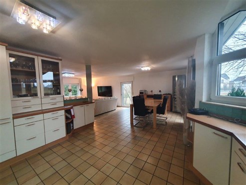  Wahres Platzwunder -Einfamilienhaus nahe der Grenze (B-D-NL) mit privater Zufahrt inkl. Garten, Garage und Fotovoltaikanlage.