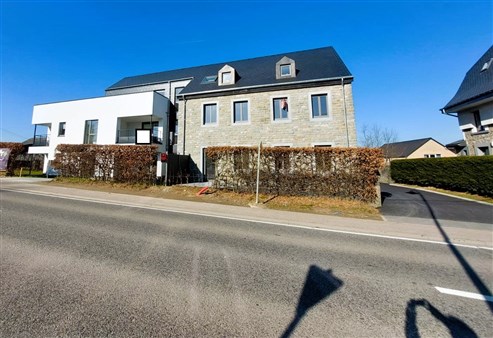 Leben oder investieren Sie auf dem Gipfel Belgiens umgeben einer unberührten Natur des Naturparks Hohen Venns mit guter verkehrstechnischer Anbindung: Stylische Neubau-Wohnung der Extra-Klasse mit Einbauküche, Malerarbeiten und Beleuchtung – Keller und PKW-Außenparkplatz  verpflichtend erwerblichl