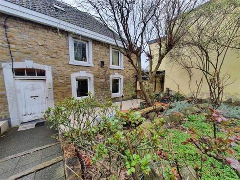 Charmantes Bruchsteinhaus mit schönem Vorgarten/Terrasse  in 2. Reihe sowie polyvalenter Nutzungsmöglichkeit./ Garage optional