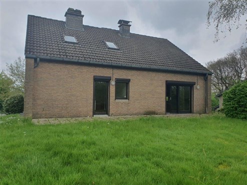 Weitblick ins Grüne garantiert: Einfamilienhaus mit Garten, Garage unweit der Eupener Innenstadt