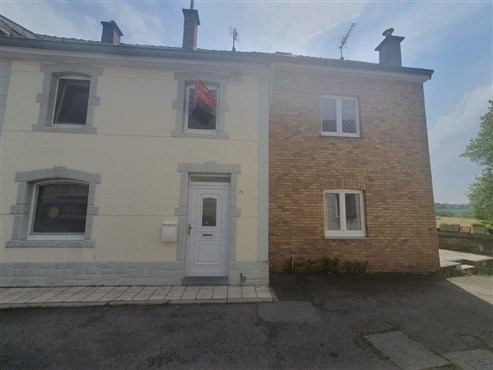 Geräumiges Eckhaus am Ende einer Sackgasse mit Garten und Terrasse in absoluter Grenznähe B-D