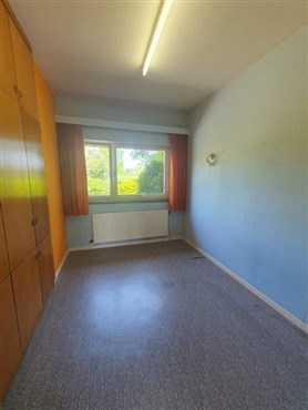 Imposantes Einfamilienhaus in ruhiger Anliegerstraße mit angrenzendem Baugrundstück 
