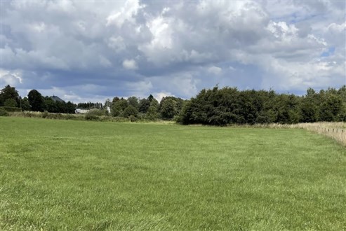 Grundstück in Wohngebiet mit ländlichem Charakter - MANDERFELD 