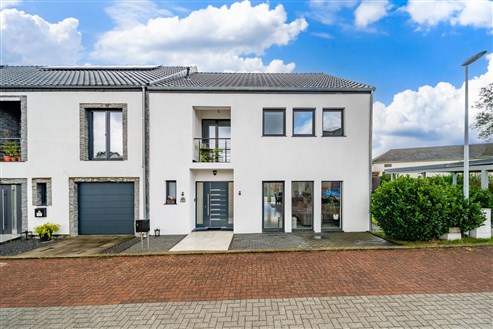 Charming three-fronted house in Kettenis