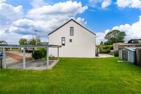 Charming three-fronted house in Kettenis