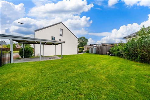 Charming three-fronted house in Kettenis