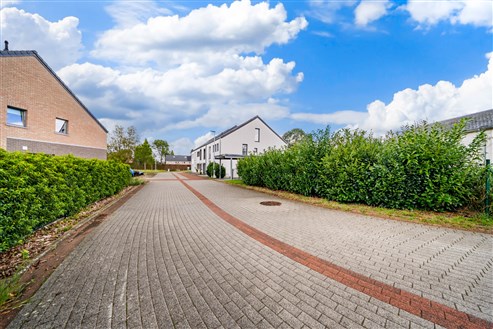 Charming three-fronted house in Kettenis
