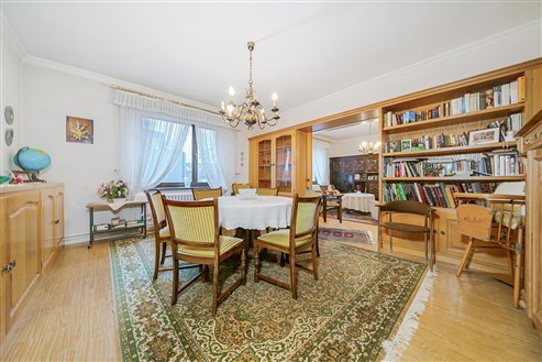 Versatile apartment building with large garden and potential in the center of Büllingen