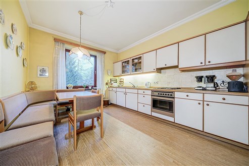 Versatile apartment building with large garden and potential in the center of Büllingen