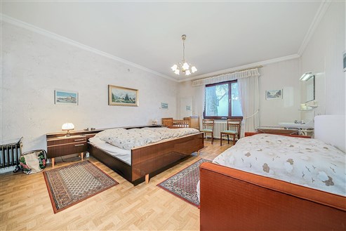 Versatile apartment building with large garden and potential in the center of Büllingen