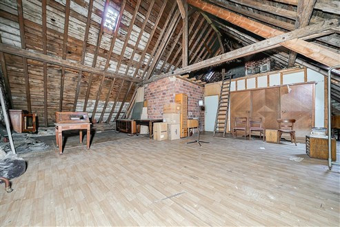 Versatile apartment building with large garden and potential in the center of Büllingen