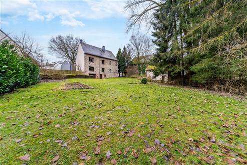 Versatile apartment building with large garden and potential in the center of Büllingen