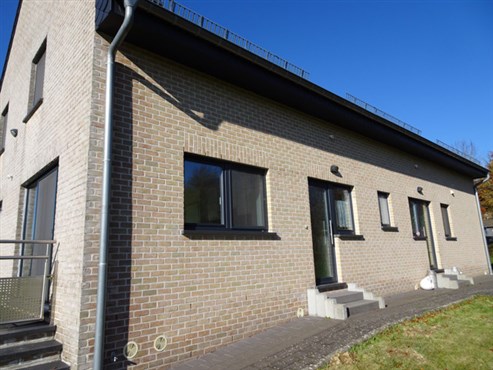 Ein doppelhaus in ruhiger Lage, nahe dem Zentrum von Bütgenbach zu verkaufen