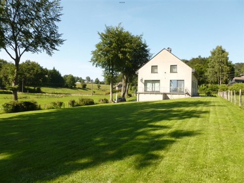 House with two apartments in a quiet location, close to the center of Bütgenbach