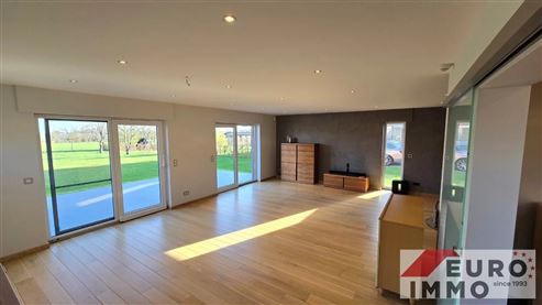 Familienfreundliches, großzügiges freistehendes EFH mit sonnigem Garten inkl. Außensauna und Studio im Keller:  perfekt für zwei Generationen oder Homeoffice!