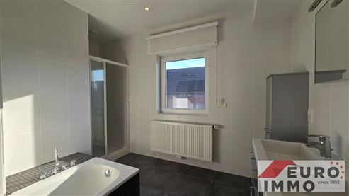 Familienfreundliches, großzügiges freistehendes EFH mit sonnigem Garten inkl. Außensauna und Studio im Keller:  perfekt für zwei Generationen oder Homeoffice!