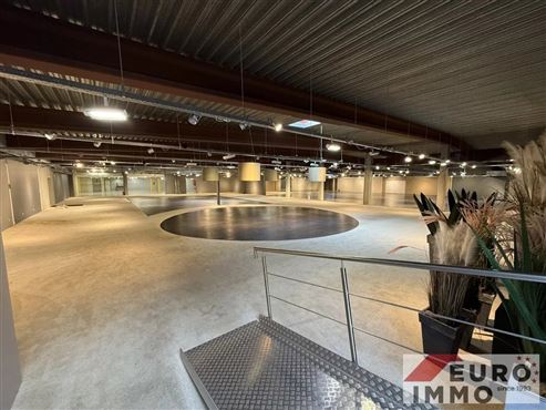 Flexible und vielseitig nutzbare Lager-, Büro und Verkaufshalle mit optimaler Anbindung an Deutschland und Autobahn – teilweise Anmietung nach Absprache möglich!