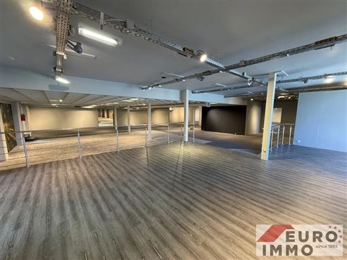 Flexible und vielseitig nutzbare Lager-, Büro und Verkaufshalle mit optimaler Anbindung an Deutschland und Autobahn – teilweise Anmietung nach Absprache möglich!