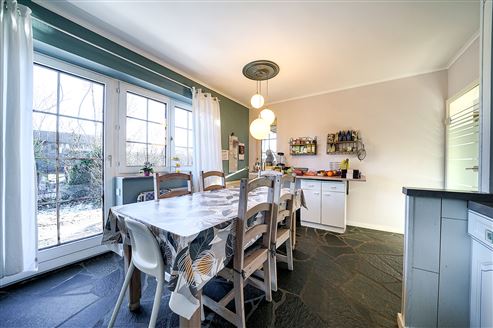 Geräumiges Familienhaus in Honsfeld – 5 Schlafzimmer, sonniger Garten & Garage