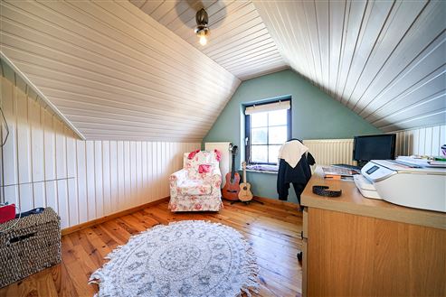 Geräumiges Familienhaus in Honsfeld – 5 Schlafzimmer, sonniger Garten & Garage