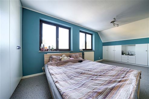 Geräumiges Familienhaus in Honsfeld – 5 Schlafzimmer, sonniger Garten & Garage
