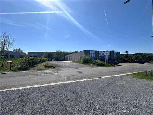 Industriehalle mit Bürofläche in Top-Lage