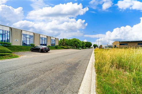 Industriehalle mit Bürofläche in Top-Lage