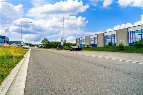 Industriehalle mit Bürofläche in Top-Lage