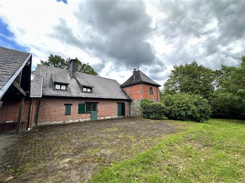 Ein Anwesen mit Charakter und Perspektive – Wohnen in einzigartiger Architektur und naturnaher Umgebung