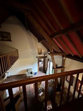 Ein Anwesen mit Charakter und Perspektive – Wohnen in einzigartiger Architektur und naturnaher Umgebung