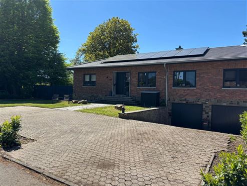 Das perfekte Zuhause für jede Lebensphase: Exklusiver Bungalow. stilvoll renoviert. mit großzügigem Platzangebot in idyllischer Grenz- und Waldrandlage