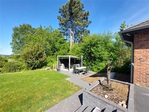 Das perfekte Zuhause für jede Lebensphase: Exklusiver Bungalow. stilvoll renoviert. mit großzügigem Platzangebot in idyllischer Grenz- und Waldrandlage