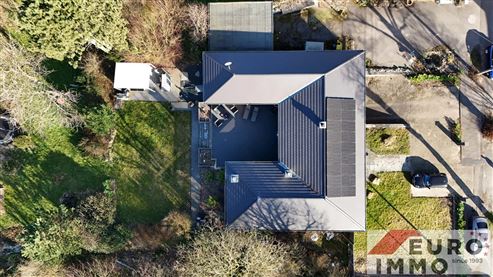 Das perfekte Zuhause für jede Lebensphase: Exklusiver Bungalow. stilvoll renoviert. mit großzügigem Platzangebot in idyllischer Grenz- und Waldrandlage