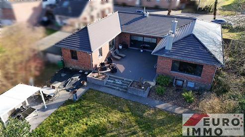 Das perfekte Zuhause für jede Lebensphase: Exklusiver Bungalow. stilvoll renoviert. mit großzügigem Platzangebot in idyllischer Grenz- und Waldrandlage