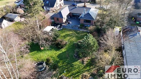 Das perfekte Zuhause für jede Lebensphase: Exklusiver Bungalow. stilvoll renoviert. mit großzügigem Platzangebot in idyllischer Grenz- und Waldrandlage