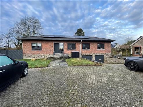 Das perfekte Zuhause für jede Lebensphase: Exklusiver Bungalow. stilvoll renoviert. mit großzügigem Platzangebot in idyllischer Grenz- und Waldrandlage