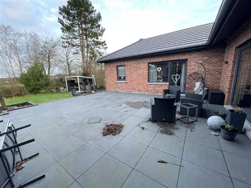 Das perfekte Zuhause für jede Lebensphase: Exklusiver Bungalow. stilvoll renoviert. mit großzügigem Platzangebot in idyllischer Grenz- und Waldrandlage