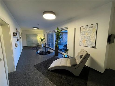 Das perfekte Zuhause für jede Lebensphase: Exklusiver Bungalow. stilvoll renoviert. mit großzügigem Platzangebot in idyllischer Grenz- und Waldrandlage