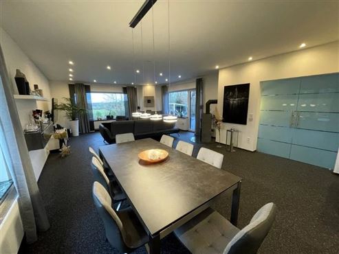 Das perfekte Zuhause für jede Lebensphase: Exklusiver Bungalow. stilvoll renoviert. mit großzügigem Platzangebot in idyllischer Grenz- und Waldrandlage