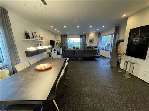 Das perfekte Zuhause für jede Lebensphase: Exklusiver Bungalow. stilvoll renoviert. mit großzügigem Platzangebot in idyllischer Grenz- und Waldrandlage