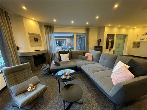 Das perfekte Zuhause für jede Lebensphase: Exklusiver Bungalow. stilvoll renoviert. mit großzügigem Platzangebot in idyllischer Grenz- und Waldrandlage