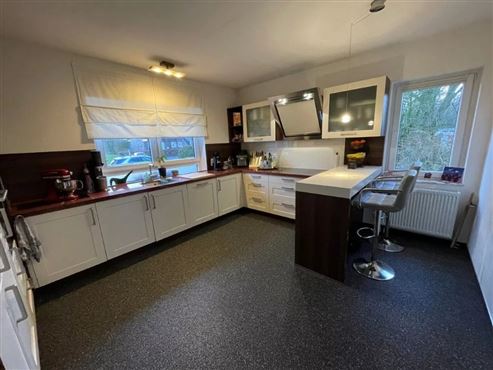 Das perfekte Zuhause für jede Lebensphase: Exklusiver Bungalow. stilvoll renoviert. mit großzügigem Platzangebot in idyllischer Grenz- und Waldrandlage