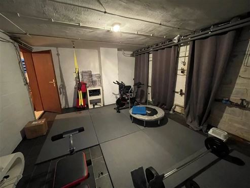 Das perfekte Zuhause für jede Lebensphase: Exklusiver Bungalow. stilvoll renoviert. mit großzügigem Platzangebot in idyllischer Grenz- und Waldrandlage