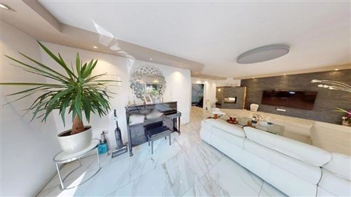 Zeitlos-moderne Villa mit exklusiver Ausstattung, Pool und vielseitigen Nutzungsmöglichkeiten – Traumlage im Dreiländereck D/B/NL