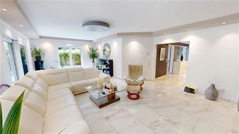 Zeitlos-moderne Villa mit exklusiver Ausstattung, Pool und vielseitigen Nutzungsmöglichkeiten – Traumlage im Dreiländereck D/B/NL