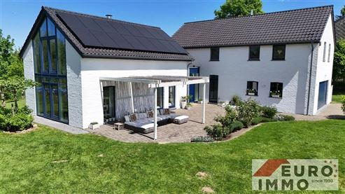 Grenzenloses Wohnvergnügen – Stilvolle Villa in traumhafter Waldrandlage und Grenznähe
