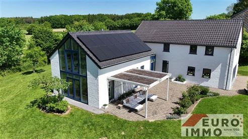 Grenzenloses Wohnvergnügen – Stilvolle Villa in traumhafter Waldrandlage und Grenznähe
